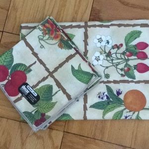 Fabric tablecloth and napkins